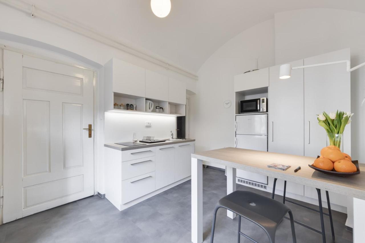 City Center Apartment With Parking Любляна Екстериор снимка